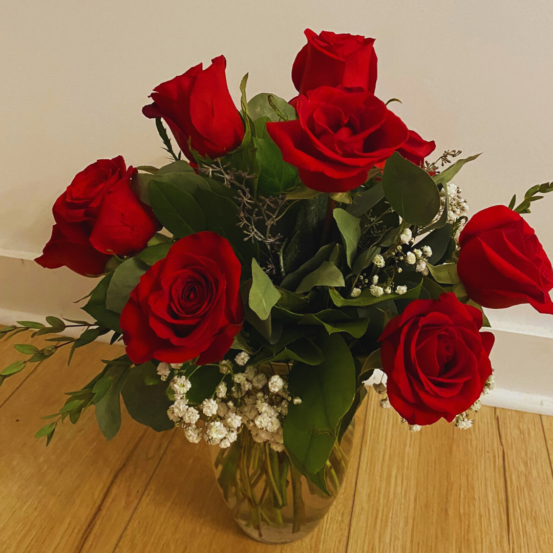 Classic Love - a dozen roses